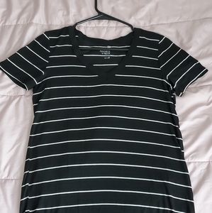 Black & white v neck tee